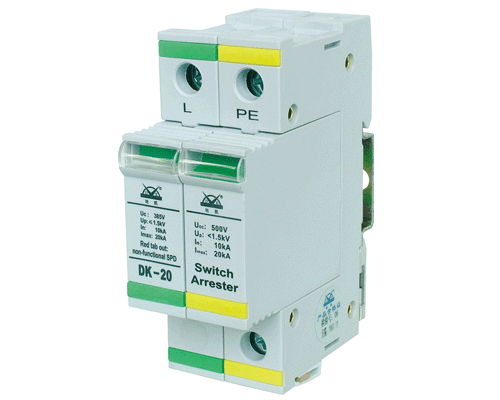 介紹: 本產(chǎn)品適用防雷區(qū)域：LPZO區(qū)與LPZ1區(qū)交界處（B級/Ⅳ類）電源線路的 雷電浪涌防護。 (1)適用于雷電防護等級為A級的電子信息系統(tǒng)電源第一級雷電浪涌防護； (2)模塊化設(shè)計，密封性好，安裝接線方便； (3)采用了“3+1”電路結(jié)構(gòu)，適用于TT系統(tǒng)； (4)采用溫控斷路技術(shù)，內(nèi)置過流保護電路，徹底避免火險； (5)具有工作指示、遙信接口及劣化告警指示功能，綠色（正常），紅色（失效）； (6)具有防塵、防腐、防爆、阻燃等功能； (7)高能量SPD、通流量大、漏流小，特別適用于惡劣的雷電環(huán)境。   產(chǎn)品的安裝與應(yīng)用：  （1）保護器應(yīng)用于主配電系統(tǒng)電源第一級雷電防護，并聯(lián)安裝在建筑物總配電柜或配電箱的電源進線端，可采用凱文連接方式； （2）適用于3+1/1+1接線模式下配電箱及重要設(shè)備配電箱； （3）適用于交流配電設(shè)備的防雷保護，如：通信、電視廣播、計算機房、自動控制、機電設(shè)備及所有配電設(shè)備的雷電浪涌保護； （4）適于室內(nèi)運行，如安裝在室外時，必須加裝防水外殼； （5）所有接線必須牢固及可靠電氣聯(lián)接； （6）防雷接地應(yīng)符合防雷規(guī)范要求，接地線盡可能粗短且接地電阻應(yīng)小于10Ω。